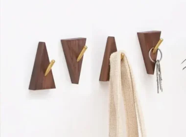 Porte manteau dans un couloir